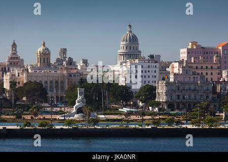 Cuba, La Havane, augmentation de la ville depuis le Castillo de los Tres Santos Reys del Morro fortress Banque D'Images