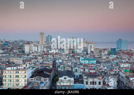 Cuba, La Havane, augmentation de la vue sur la ville au-dessus du centre de La Havane, matin Banque D'Images