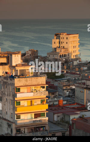 Cuba, La Havane, augmentation de la vue sur la ville au-dessus du centre de La Havane, matin Banque D'Images