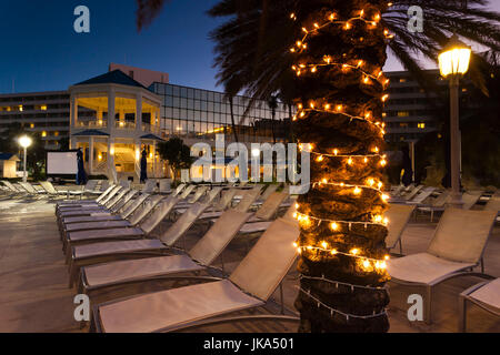 Bahamas, New Providence Island, Nassau, Cable Beach, l'hôtel Sheraton Cable Beach Resort, dusk Banque D'Images