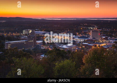 USA, New York, des sources chaudes, augmentation de la vue sur la ville de West Mountain, Dawn Banque D'Images