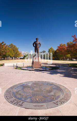 USA, Kansas, Abilene, Eisenhower Presidential Library, site dédié au Président Dwight D. Eisenhower, Eisenhower statue Banque D'Images