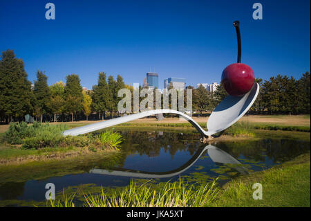 USA, Minnesota, Minneapolis, Spoonbridge and Cherry, sculpture de Claes Oldenburg et Coosje van Bruggen Banque D'Images