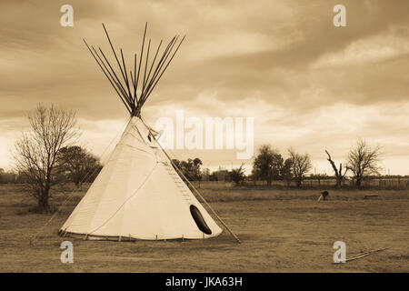 USA, Ohio, Grand Island, Stuhr Museum of the Prairie Pioneer, TIPI amérindien Banque D'Images