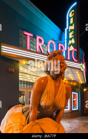 USA, Florida, Florida Keys, Key West, Tropic Cinema et Statue de Marilyn Monroe Banque D'Images