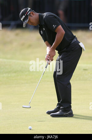 Le Japon Hideki Matsuyama putts sur le 18e jour durant trois de l'Open Championship 2017 à Royal Birkdale Golf Club, Southport. Banque D'Images