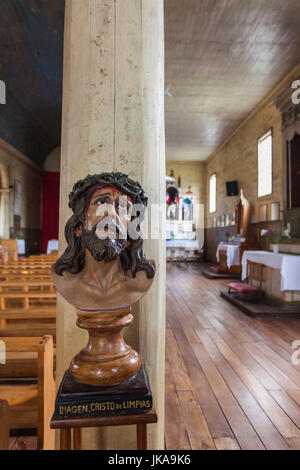 Le Chili, l'Ile de Chiloé, Chonchi, Iglesia Nuestra Señora del Rosario church, de l'intérieur avec buste de Jésus Christ Banque D'Images