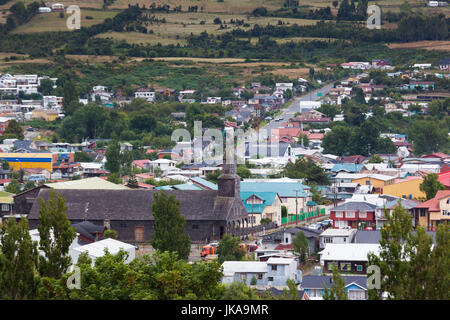 Le Chili, l'archipel de Chiloé, l'île de Quinchao, Achao, augmentation de la ville avec l'église Santa Maria de Loreto church Banque D'Images