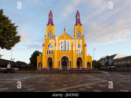 Le Chili, l'Ile de Chiloé, Castro, Eglise de San Francisco, l'extérieur, l'aube Banque D'Images