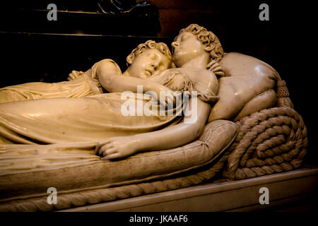 Les enfants dormant dans la Cathédrale de Lichfield memorial Banque D'Images