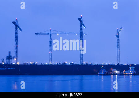 USA, Virginie, Portsmouth, Portsmouth Naval Shipyard, grues, Dawn Banque D'Images