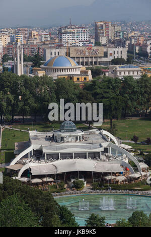 L'Albanie, Tirana, élevée sommaire des parc Rinia et Taiwan restaurant Regency Casino et complexe Banque D'Images