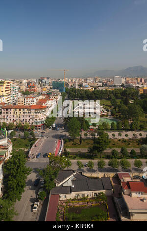 L'Albanie, Tirana, élevée sommaire des parc Rinia et Taiwan restaurant Regency Casino et complexe Banque D'Images