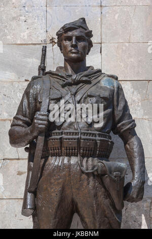 L'Albanie, permet), Abdul Frasheri Square, statue partisan Banque D'Images