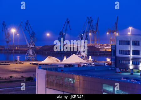 La Grèce, la Macédoine Centrale, de la région de Thessalonique, grues portuaires, Dawn Banque D'Images