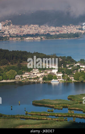 La Grèce, l'Epire Ioannina, augmentation de la région, vue sur la ville, le lac Pamvotis et Nisi Island Banque D'Images