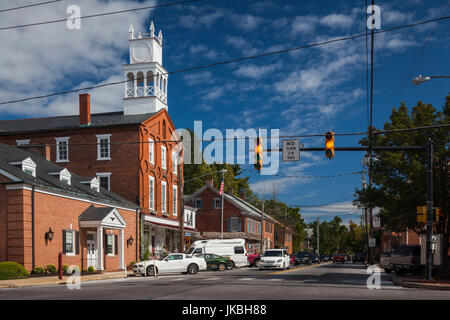 USA, Ohio, Pennsylvania Dutch Country, Strasbourg, ville Odd Fellows Hall avec vue Banque D'Images