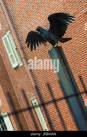 USA, Pennsylvania, Philadelphia, Edgar Allan Poe National Historic Site, statue de Raven, jamais plus ! Banque D'Images