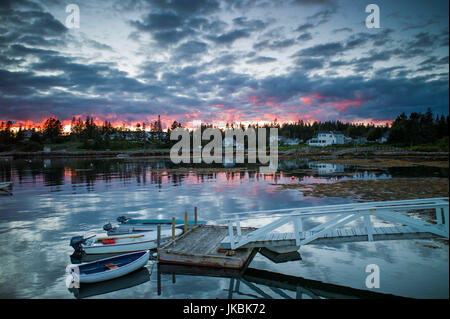 USA (Maine), Newagen, coucher de soleil et vue sur le port par les îles cocus Banque D'Images