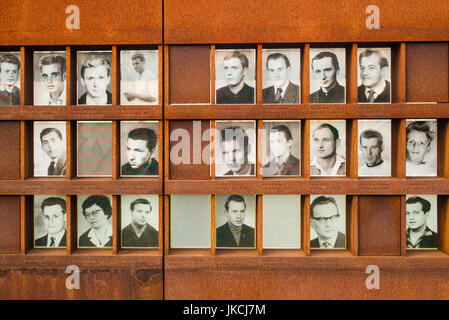 Allemagne, Berlin, Prenzlauer Berg, Mémorial du Mur de Berlin, des photos de gens tués par des gardes-frontière s'échapper est de Berlin Banque D'Images