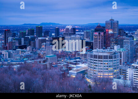 Canada, Québec, Montréal, Oratoire de Saint Joseph, vue sur la ville de Mount Royal Park, dusk Banque D'Images