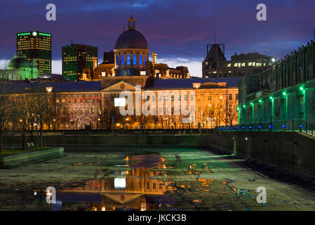 Canada, Québec, Montréal, Vieux Port, bâtiment du marché Bonsecours, Marches, dusk Banque D'Images