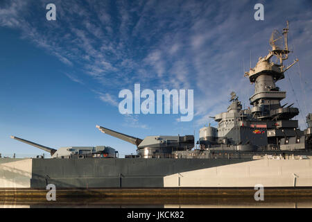 USA, North Carolina, Wilmington, cuirassé USS North Carolina, BB-55, la fin de l'après-midi Banque D'Images