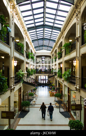 USA, North Carolina, Asheville, Grove Arcade Public Market, de l'intérieur Banque D'Images