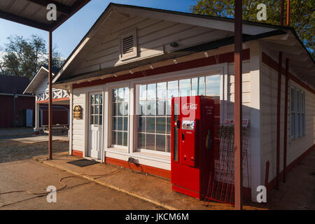 USA, Géorgie, plaines, Billy Répondre's Gas station, anciennement propriété de la controversée du président Jimmy Carter frère Billy Banque D'Images