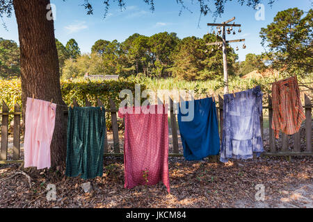 USA, Géorgie, Tifton, Georgia Museum of Agriculture and Historic Village, séchage lavage on clothes line Banque D'Images