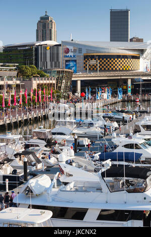 L'Australie, New South Wales, Sydney, NSW, Darling Harbour, Cockle Bay Wharf view, dusk Banque D'Images