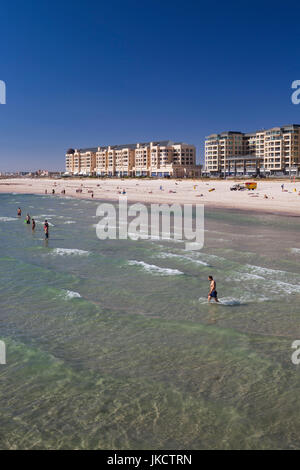 L'Australie, l'Australie du Sud, Gelnelg, bâtiments au bord de l'eau, plage de Glenelg Banque D'Images