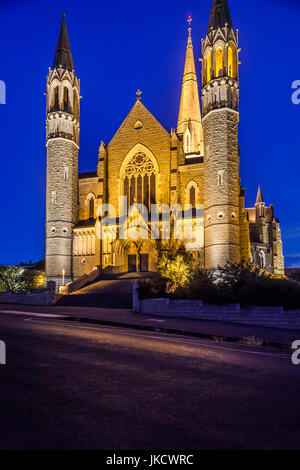 L'Australie, Victoria, Victoria, Bendigo, Cathédrale du Sacré-Coeur, dusk Banque D'Images