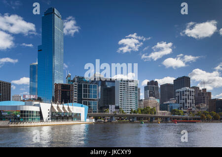 L'Australie, Victoria, Melbourne, VIC, Skyline de Yarra River à l'Aquarium Sealife et le Rialto Towers, matin Banque D'Images