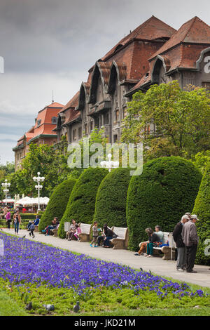 Roumanie, région du Banat, Timisoara, Piata Victoriei Square, bâtiments, jour Banque D'Images