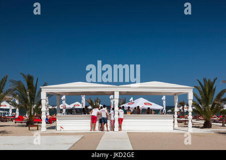 La Roumanie, la côte de la mer Noire, à Mamaia, l'écraser Beach Club Banque D'Images