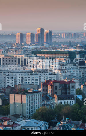 Roumanie, Bucarest, city skyline view, Dawn Banque D'Images