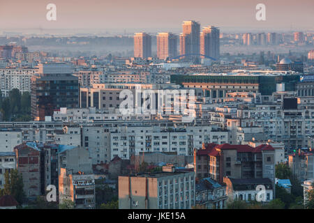 Roumanie, Bucarest, city skyline view, Dawn Banque D'Images