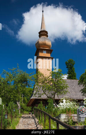 Roumanie, le Maramures, Région de l'église du village en bois, Laschia Banque D'Images