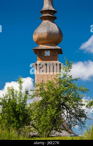 Roumanie, le Maramures, Région de l'église du village en bois, Laschia Banque D'Images