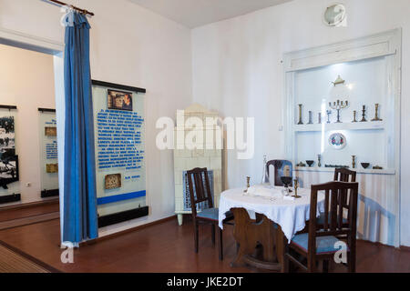 La Roumanie, la Région de Maramures, Sighetu Marmatei, Elie Wiesel's House, ancienne résidence de la lauréate du Prix Nobel de la paix et de l'écrivain de l'Holocauste, Elie Wiesel, de l'intérieur Banque D'Images