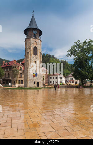 Roumanie, région de Moldova, Piatra Neamt, Piata Stefan cel Mare Square, Tour de l'église Saint-Jean Banque D'Images