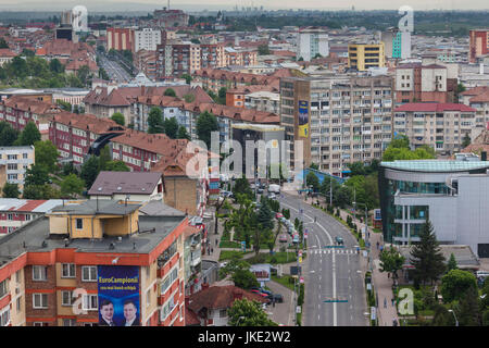 Roumanie, région de Moldova, Piatra Neamt, augmentation de la ville depuis le Mt. Telegondola Cozla Banque D'Images