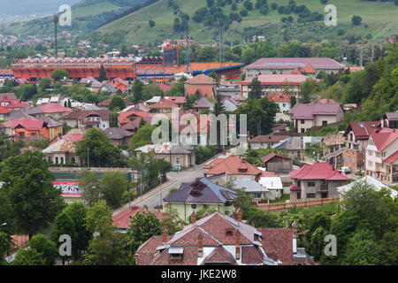 Roumanie, région de Moldova, Piatra Neamt, augmentation de la ville depuis le Mt. Telegondola Cozla Banque D'Images