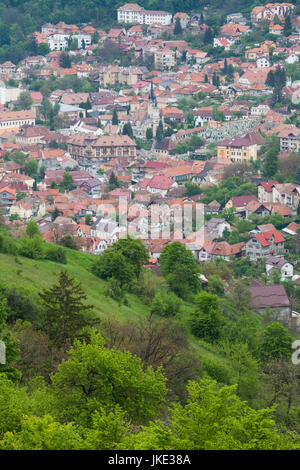 La Roumanie, la Transylvanie, Brasov, augmentation de la ville vers la cathédrale Saint-Nicolas Banque D'Images