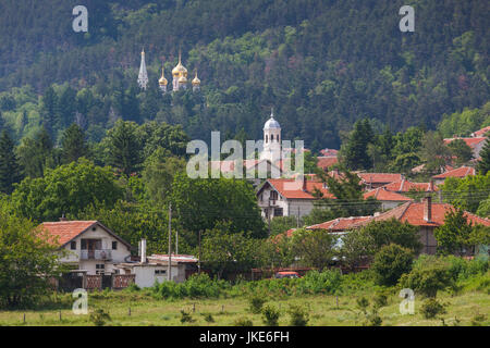 La Bulgarie, montagnes centrales, Shipka, Portrait de ville et monastère de Shipka Banque D'Images