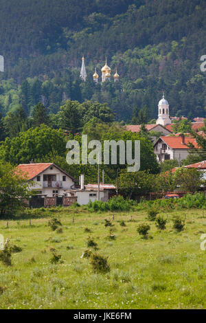 La Bulgarie, montagnes centrales, Shipka, Portrait de ville et monastère de Shipka Banque D'Images