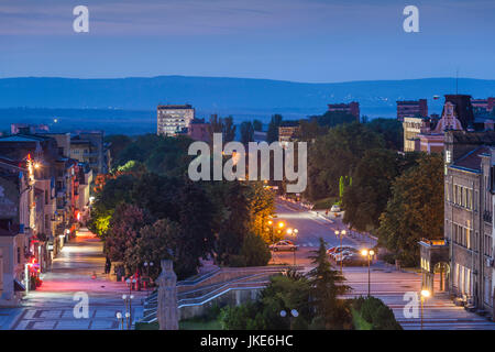 La Bulgarie, montagnes centrales, Shumen, Ploshtad Osvobozhdenie Square view, Dawn Banque D'Images