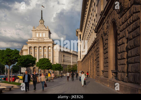 Bulgarie, Sofia, Ploshtad place Nezavisimost, gouvernement bâtiment anciennement le siège du Parti communiste bulgare Banque D'Images