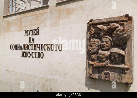 Bulgarie, Sofia, parc de sculptures de l'art socialiste, de l'extérieur du Musée de l'Art socialiste, Sculpture 'Troisième catégorie' par Ivan Funev, 1935 Banque D'Images